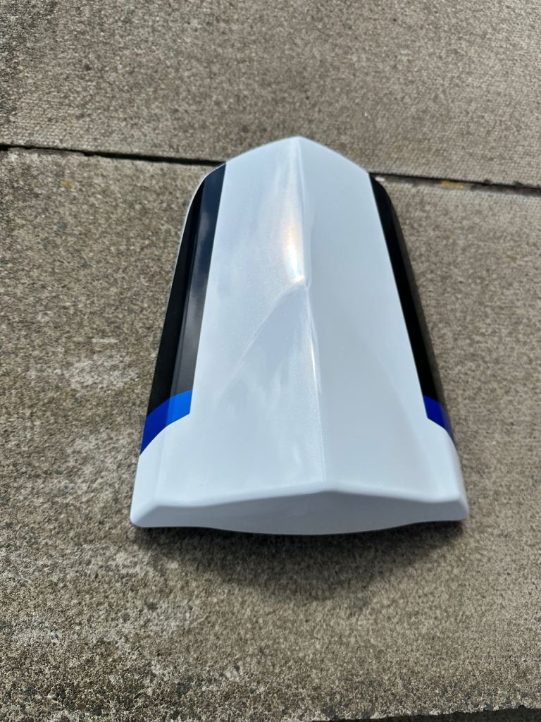 Suzuki seat cowl