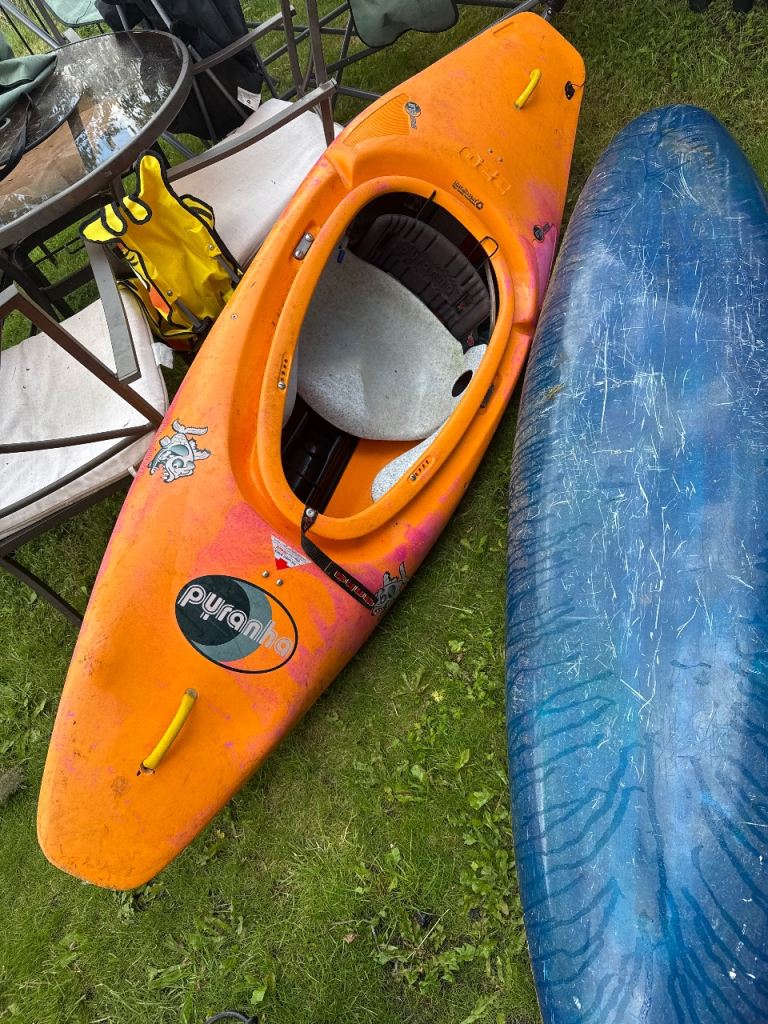 Pyranha inazone 220 plus freebie none descript blue kayak