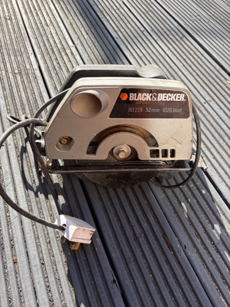 Black & Decker BD228 Circular Saw – 1020W, Fair Condition