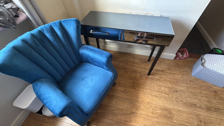Mirrored Console/dressing table - Good as new
