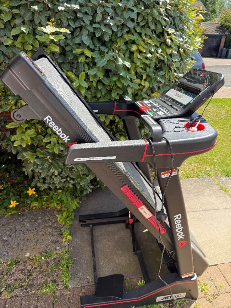 Reebok JET 300+ Treadmill – Black, Good Condition