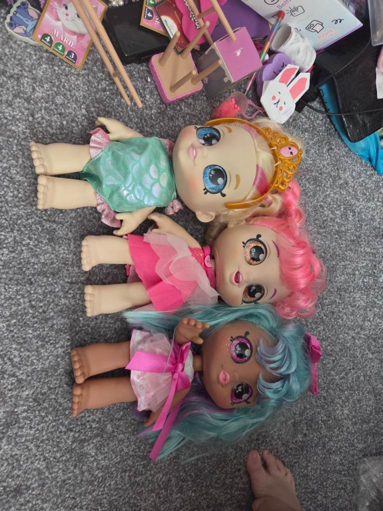3 doll in really good condition 