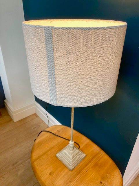 BETTY BIGGS STYLISH GREY TABLE DESK LAMP, BEDSIDE, GREY CHEVRON FABRIC, BULB, WORKING