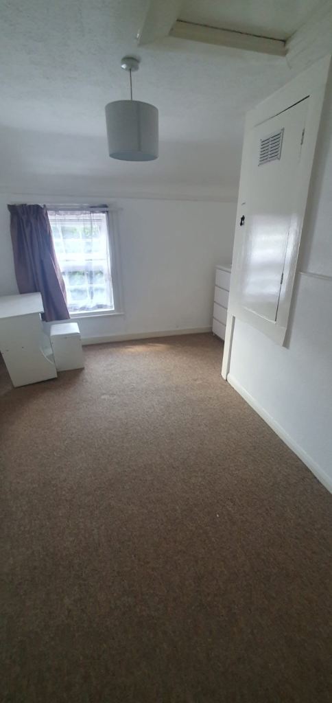 Double room for rent in Bushey 