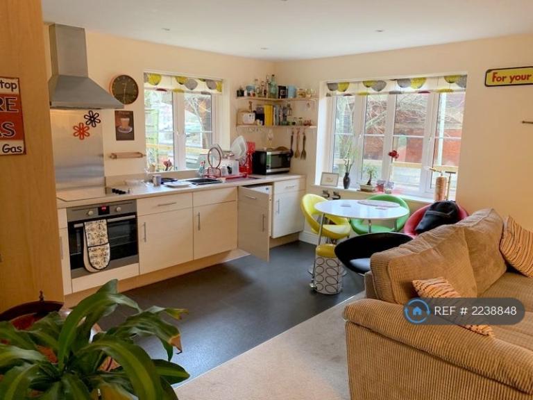 2 bedroom flat in Norfolk, Norwich, NR1 (2 bed) (#2238848)