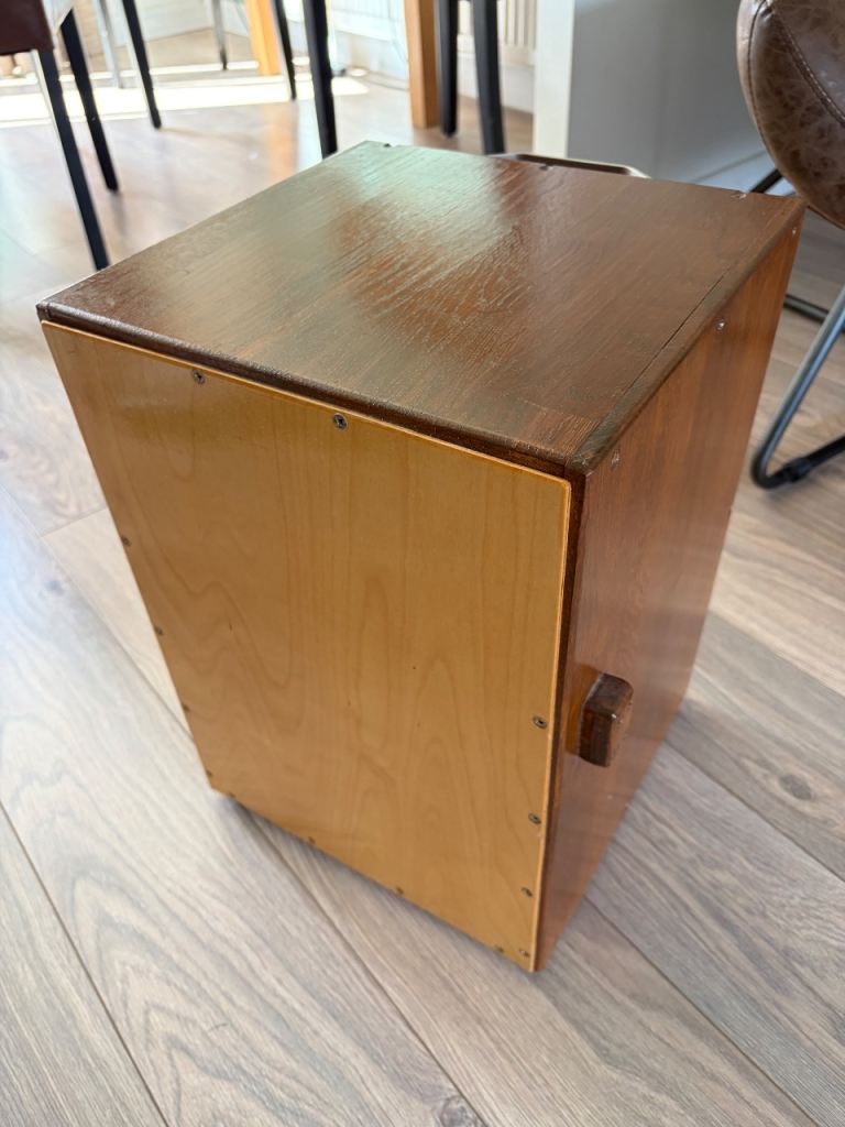 Cajon percussion drum
