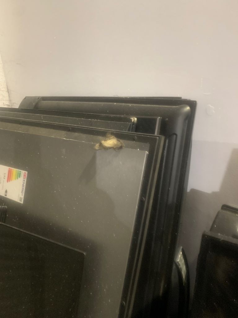 15 faulty TVs for sale £20 each 32” to 75” Imran tv Luton 