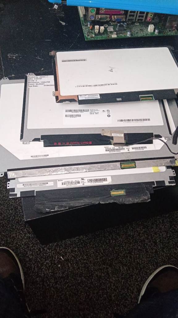 4 laptop screens joblot