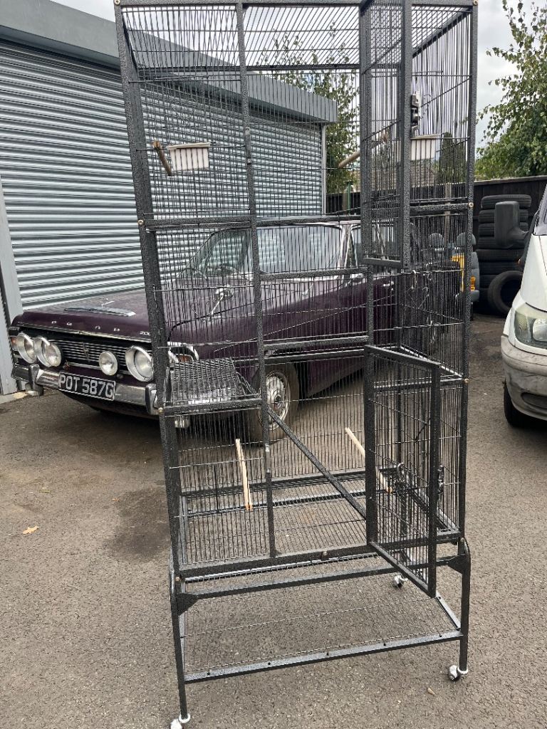 Large bird cage Excellent condition 