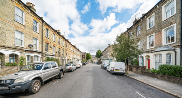 For Sale – 7-Bed Victorian Terrace House with Garden – Prime Finsbury Park – £1.7 M