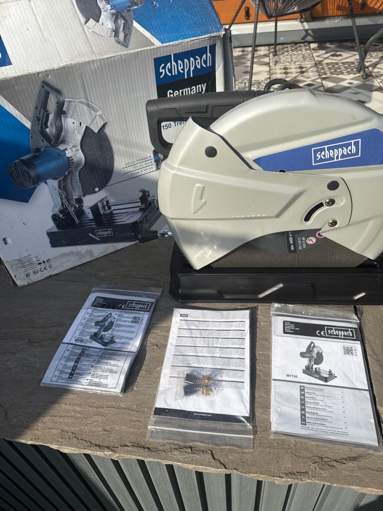 Metal cutoff saw 