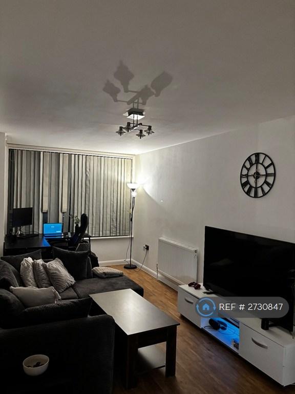 1 bedroom in Mill Court, London, SW18 (#2730847)