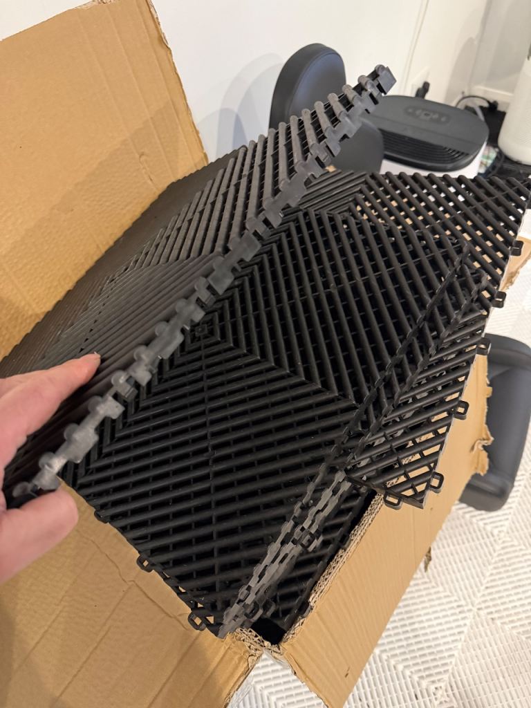 Nicoman vented garage floor tiles x 16