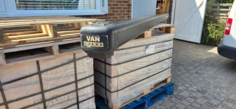 Van Guard pipe / tube carrier