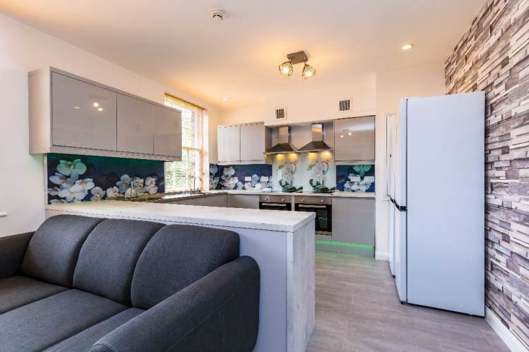 En-suite Bedrooms available In City Center