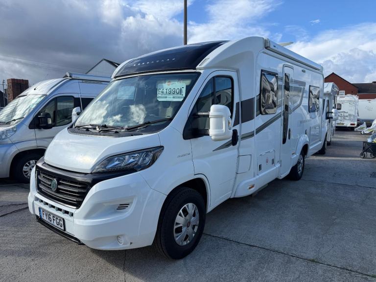 Bessacarr 454 Fixed Bed Side Washroom With X4 Seat Belts 