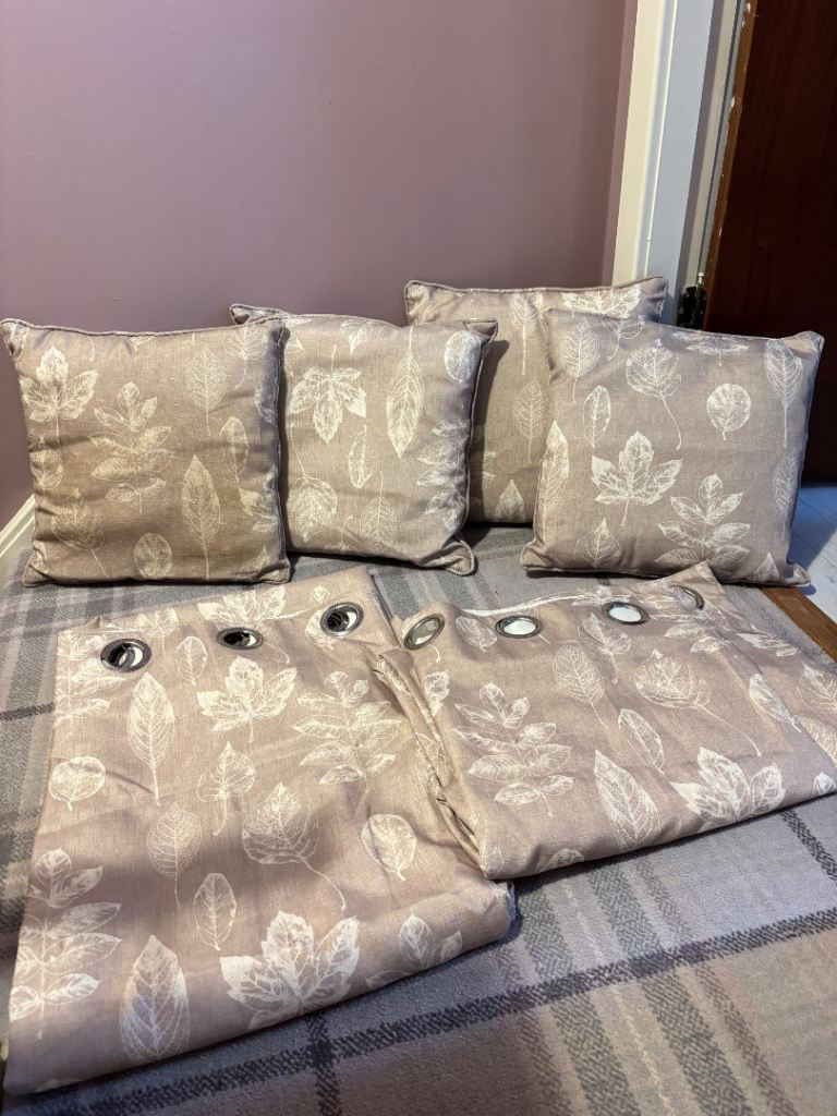 Pair of Beige Leaf Pattern Curtains with Matching Cushions, £30.00 for Sale
