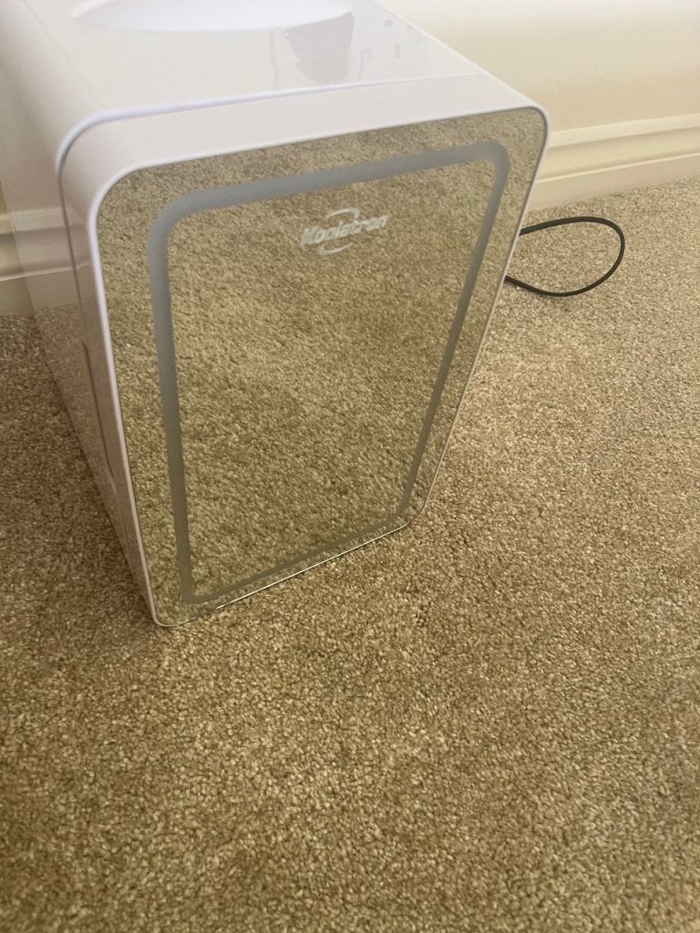 Koolatron cosmetic mini fridge 