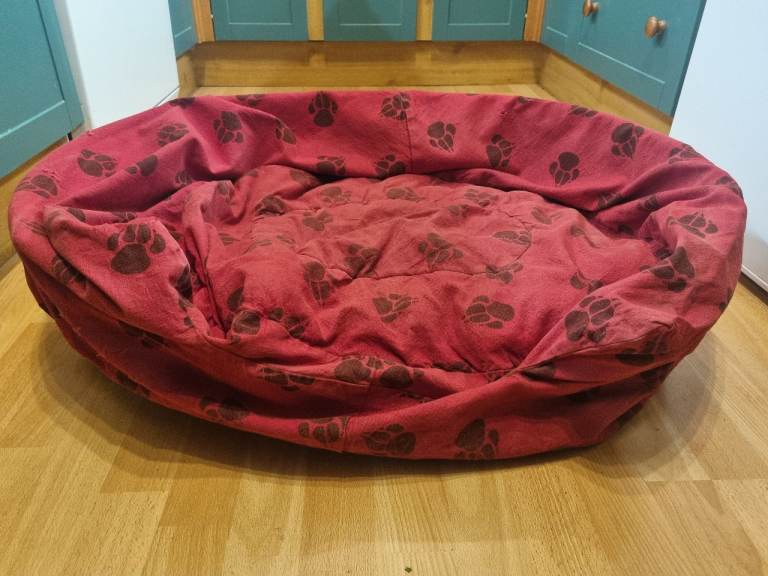 Hard plastic dog bed with cover 
