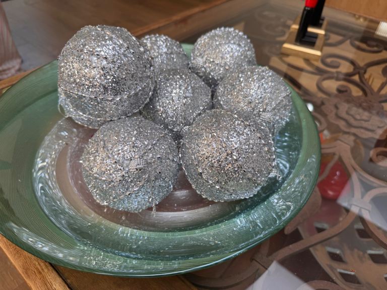 Set of 8 Silver Glitter Christmas Balls – 8 cm (No Tray)