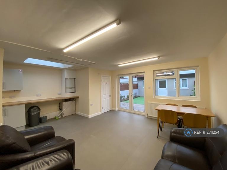 1 bedroom in Lees Road, Uxbridge, UB8 (#2711254)