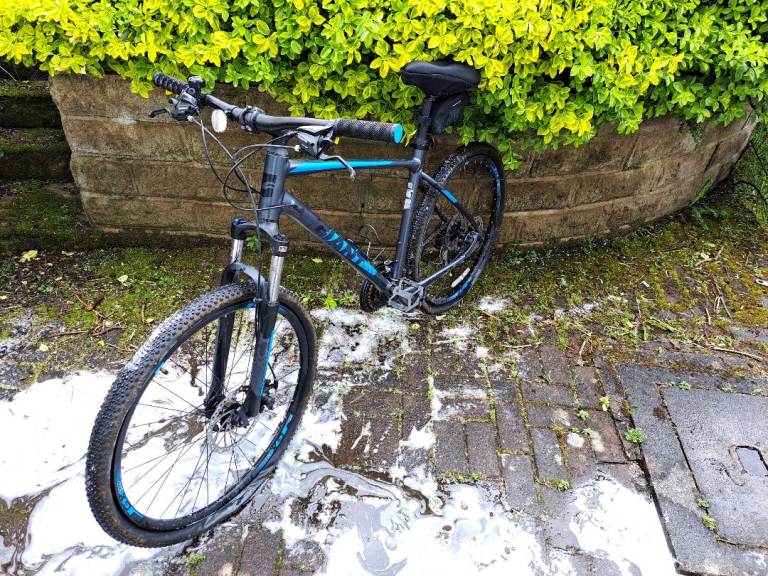 Giant Mountain Bike 24-Speed – Grey & Blue, Good Nick