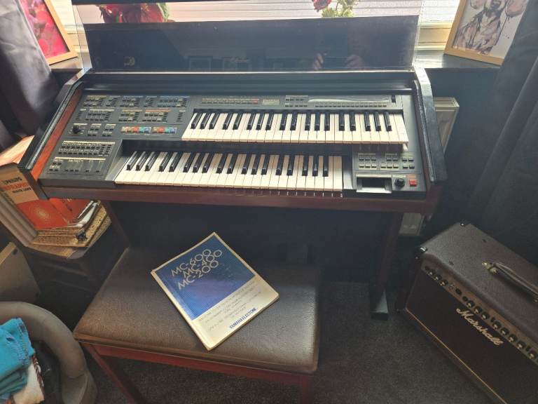 Yamaha MC600 Organ