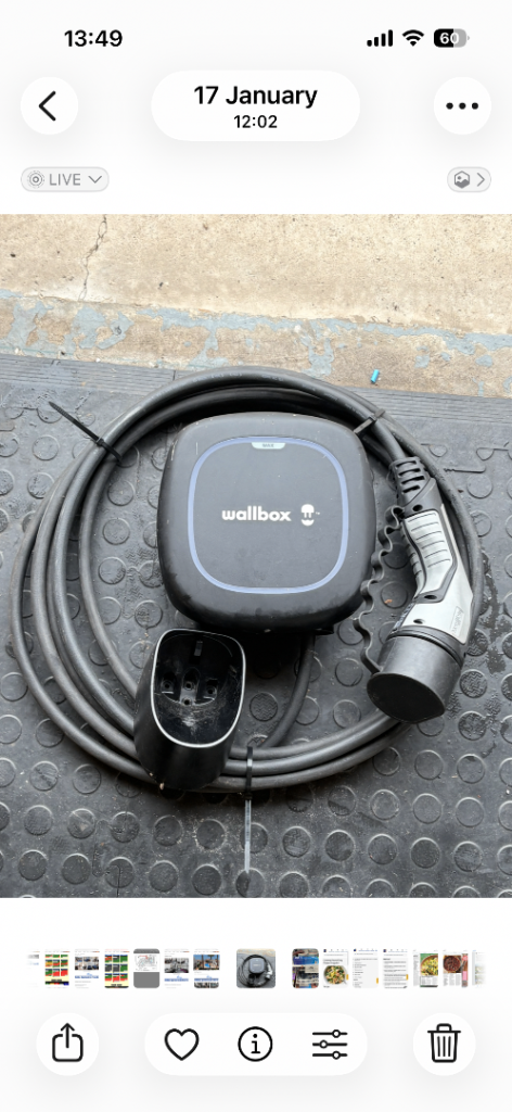 Wall box charger with 7 m cable