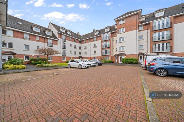 3 bedroom flat in Chesterfield Gardens, Glasgow, G12 (3 bed) (#2623322)