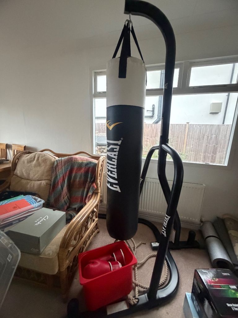 Everlast Punch Bag with Stand – Good Condition
