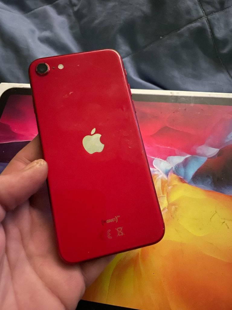 3 x  iphones , SE 2nd Red locked:  7 powers on needs restore , 7 Jet Black new battery needed 