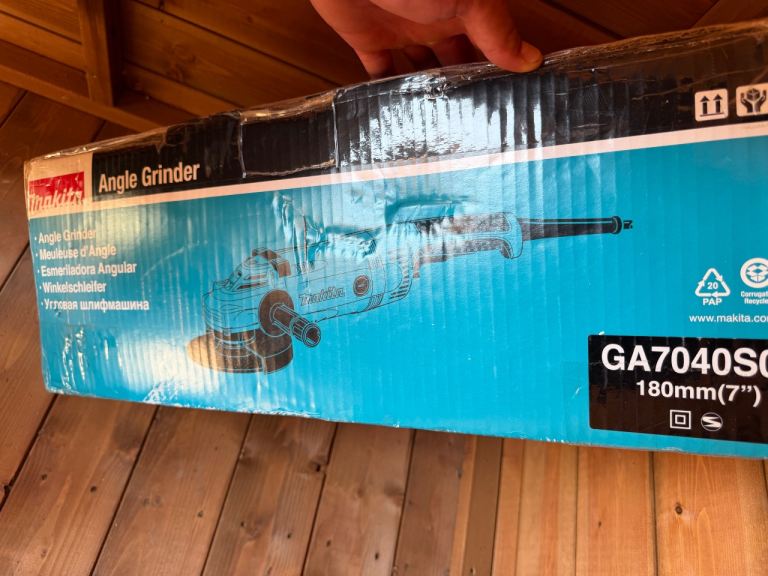 Makita GA7040S01 Angle Grinder 180mm