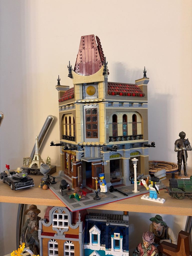 LEGO Modular Building Set – Excellent Condition