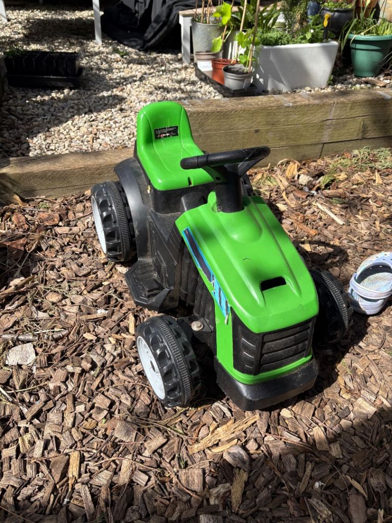Kids ride on tractor - rechargeable 