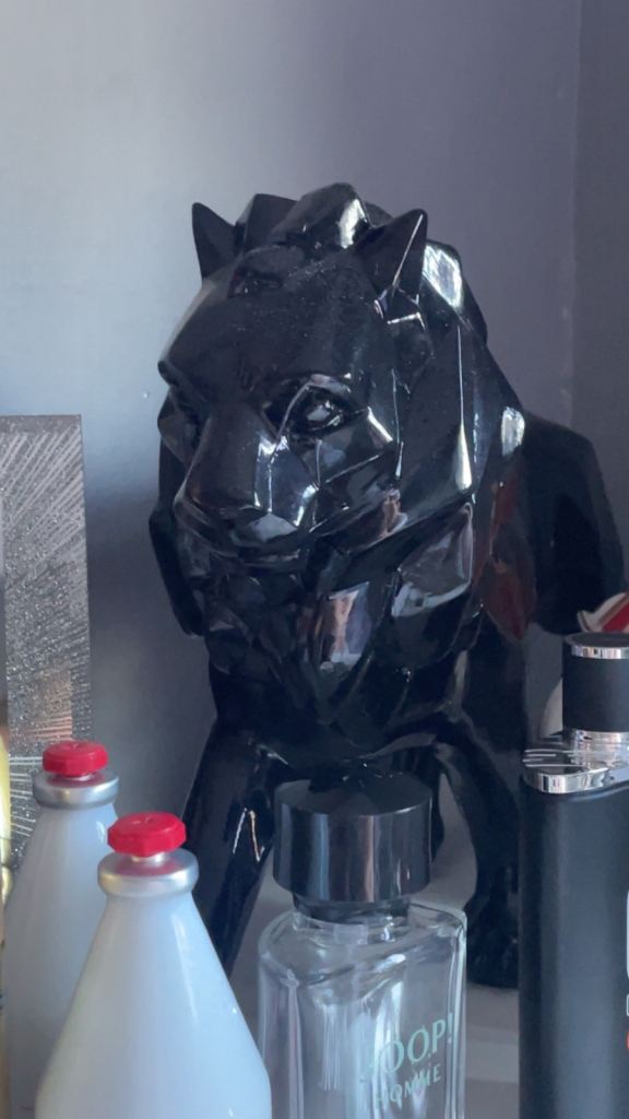 Lion Sculpture 