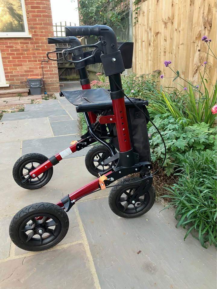 Rollator / Walker with seat & bag