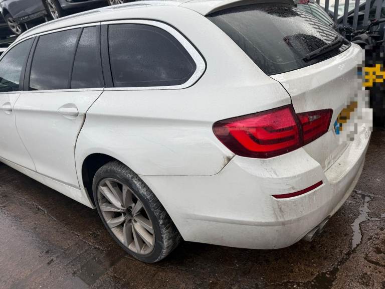 Breaking spare parts bmw 5 series white esate f11 touring 