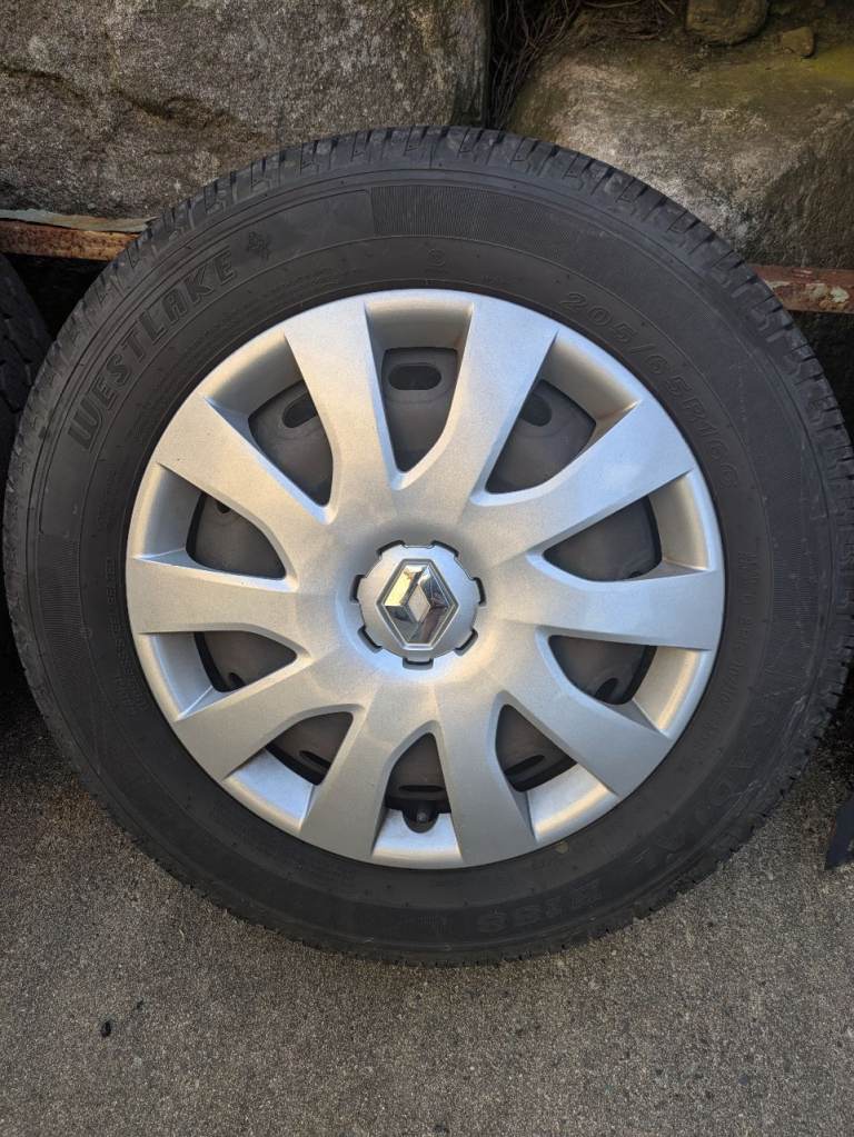 VAN TYRES 205/65r16 Nearly new