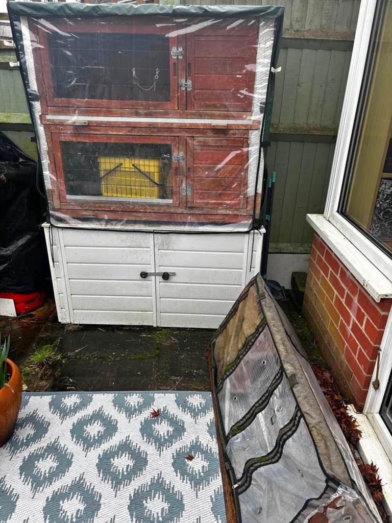 Rabbit Guinea pig hutch + run + cupboard 