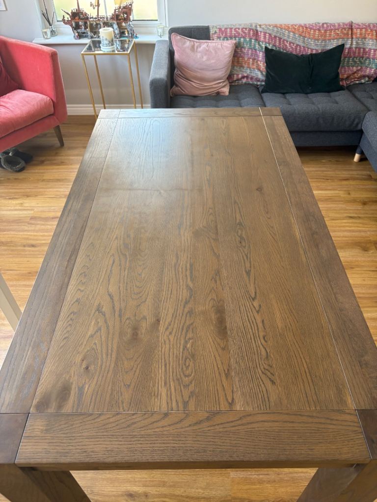 Solid Wood Extendable Dining Table – Good Condition