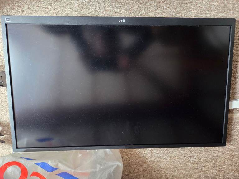 Pair of LG 27" 4K UHD Monitors (27UL500-W) + Dual Monitor Desk Mount