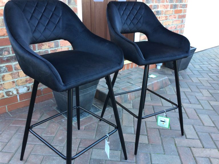 £84 (2) X BRAND NEW WAYFAIR PREMIUM RANGE BLACK VELVET ARMCHAIR BAR STOOLS, BARSTOOLS STOOLS…