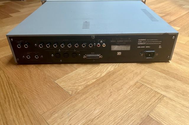 Akai S3000XL Midi Stereo Digital Sampler + Fuse mod and New