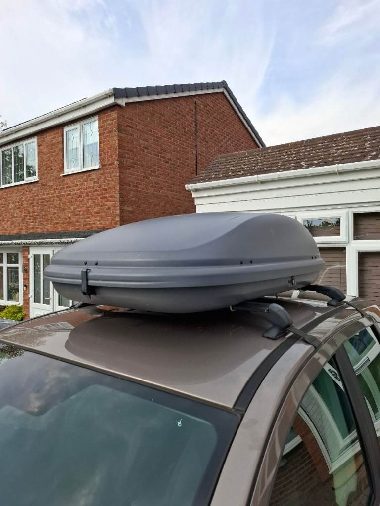 Roof Box with universal Roof Bars