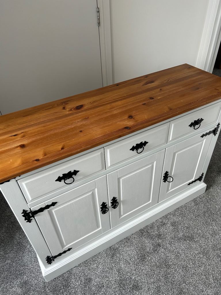 Solid wood sideboard in Docking 