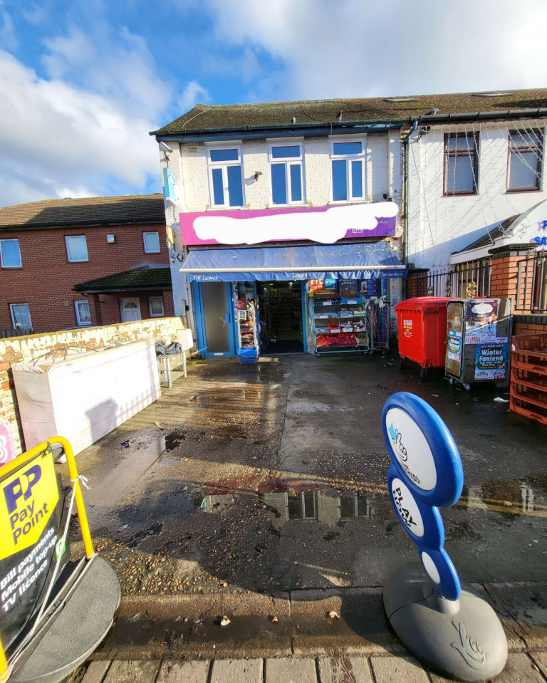 3 bedroom flat in UB6