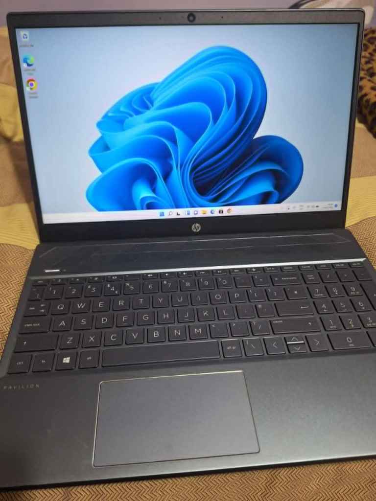 HP touchscreen Ryzen 3+AMD Radeon,12gb ram.256gb ssd,laptop