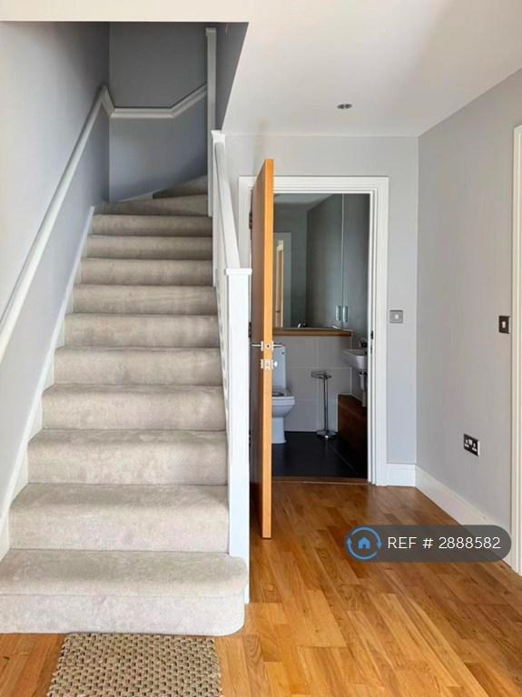 2 bedroom flat in Greenwich, London, SE10 (2 bed) (#2888582)