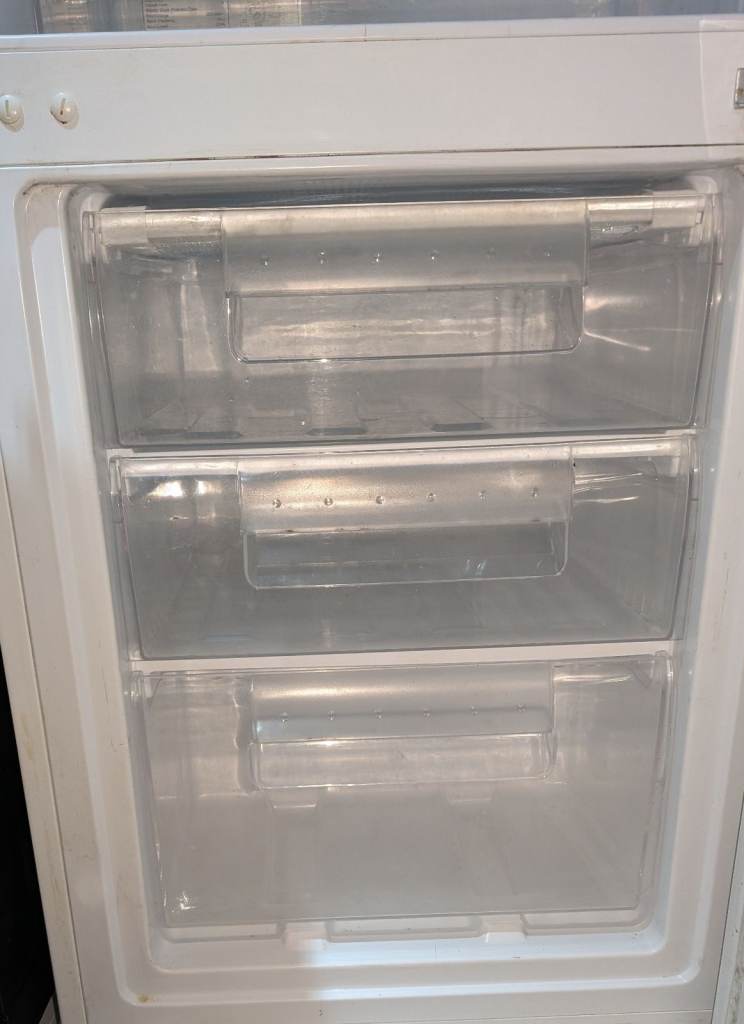 Free delivery medium fridge freezer 136 cm height good condition 