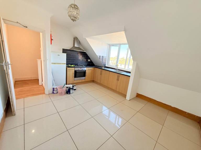 New Refurbished 2 bedroom Second Floor Flat available to let at Becontree Avenue Dagenham RM8, 
